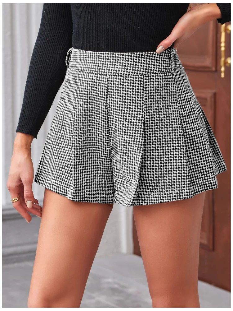 MAKEMECHIC Houndstooth Plaid Pleated Shorts, view 3