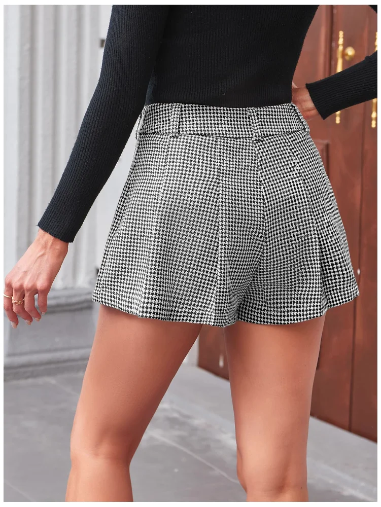 MAKEMECHIC Houndstooth Plaid Pleated Shorts, view 2